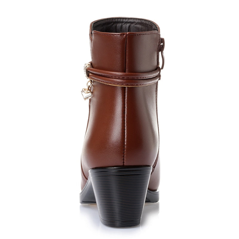 Bota Feminina em Couro Peluciada - CozyChic